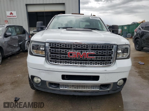 2011 GMC Sierra 3500HD DRW Denali z VIN 1GT426C84BF248011, wystawiony jako Copart lot #60469315 z przebiegiem 297 437 mil mil oraz Szkoda całkowita • Salvage title. Historia ofert i sprzedaży dostępna na DreamBid. Obrazek 5.
