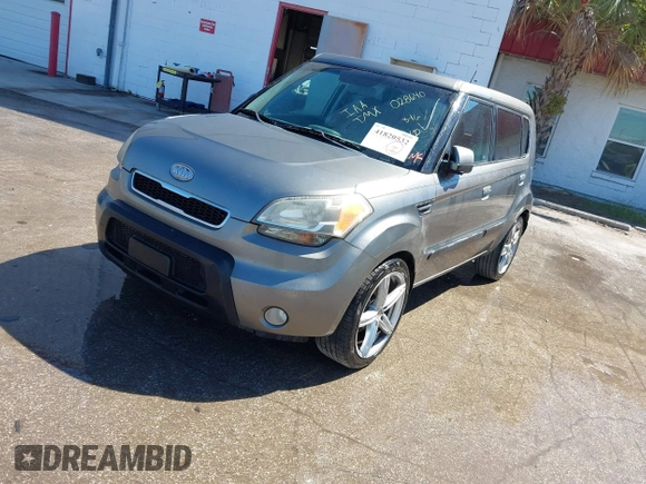 2010 Kia Soul + with VIN KNDJT2A29A7028640, listed as a IAAI auction lot 41820532 with 303,975 mi miles. Bid and sale history available at carsss.com. Image 2.