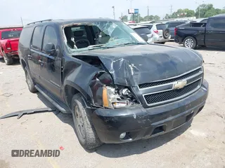 2008 Chevrolet Suburban 3LT z VIN 3GNFC16018G108883, wystawiony jako IAAI lot #42271973 z przebiegiem Nie podano mil oraz . Historia ofert i sprzedaży dostępna na DreamBid. Obrazek 1.