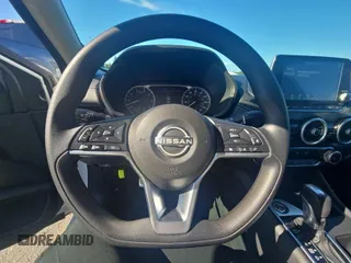 2024 Nissan Sentra SV z VIN 3N1AB8CV3RY280927, wystawiony jako IAAI lot #42809055 z przebiegiem 23 706 mil mil oraz . Historia ofert i sprzedaży dostępna na DreamBid. Obrazek 3.