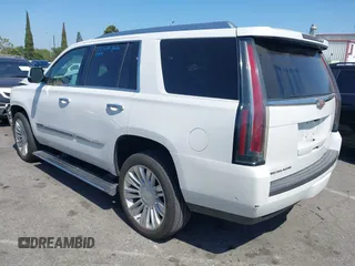 2017 Cadillac Escalade Platinum z VIN 1GYS4DKJ4HR223704, wystawiony jako IAAI lot #42303763 z przebiegiem 82 971 mil mil oraz . Historia ofert i sprzedaży dostępna na DreamBid. Obrazek 3.