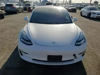2020 Tesla Model 3 Standard Range Plus z VIN 5YJ3E1EAXLF644911, wystawiony jako Copart lot #52390785 z przebiegiem 138 783 mil mil oraz Szkoda całkowita • Salvage title. Historia ofert i sprzedaży dostępna na DreamBid. Obrazek 11.