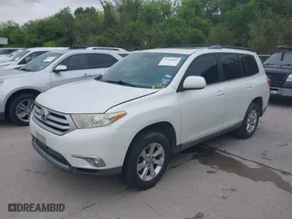 2011 Toyota Highlander with VIN 5TDZK3EH7BS025463, listed as a IAAI auction lot 41944831 with 230,541 mi miles. Bid and sale history available at carsss.com. Image 21.