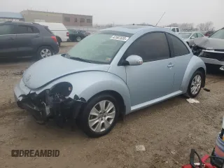 2010 Volkswagen New Beetle Coupe with VIN 3VWRW3AG3AM012593, listed as a Copart auction lot 42587655 with 86,246 mi miles and Salvage Title. Bid and sale history available at carsss.com. Image 1.