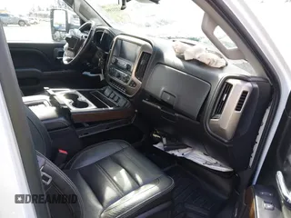 2019 GMC Sierra 2500HD Denali z VIN 1GT12SEY3KF269442, wystawiony jako IAAI lot #42231991 z przebiegiem 75 172 mil mil oraz . Historia ofert i sprzedaży dostępna na DreamBid. Obrazek 5.