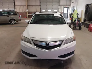 2013 Acura ILX with VIN 19VDE1F33DE019044, listed as a IAAI auction lot 41601790 with 271,575 mi miles. Bid and sale history available at carsss.com. Image 12.