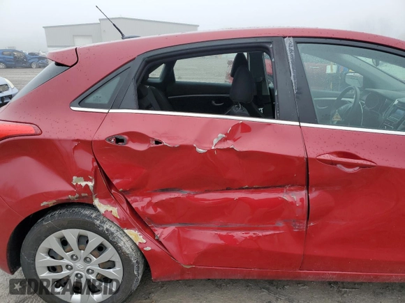 2017 Hyundai Elantra z VIN KMHD35LH7HU377089, wystawiony jako Copart lot #55217705 z przebiegiem 83 467 mil mil oraz Szkoda całkowita • Salvage title. Historia ofert i sprzedaży dostępna na DreamBid. Obrazek 10.