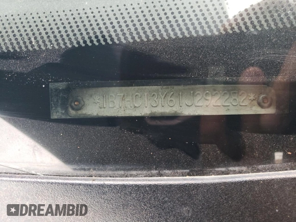 2001 Dodge 1500 z VIN 1B7HC13Y61J292282, wystawiony jako Copart lot #51699925 z przebiegiem 301 160 mil mil oraz Szkoda całkowita • Salvage title. Historia ofert i sprzedaży dostępna na DreamBid. Obrazek 12.