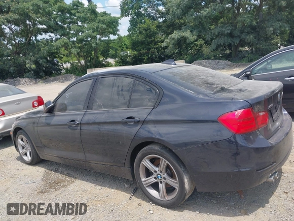 2015 BMW 3 Series 328i xDrive с VIN WBA3B5C54FF961859, выставлен на аукционе IAAI как лот 42647467 с пробегом Не указан миль и . История ставок и продаж доступна на DreamBid. Изображение 13.
