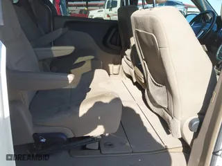 2011 Chrysler Town & Country Touring with VIN 2A4RR5DG3BR650252, listed as a IAAI auction lot 41478996 with 150,570 mi miles. Bid and sale history available at carsss.com. Image 8.