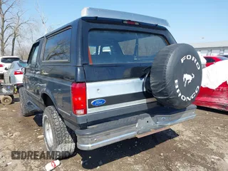 1992 Ford Bronco XL with VIN 1FMEU15N8NLA25301, listed as a IAAI auction lot 41749043 with 1 mi miles. Bid and sale history available at carsss.com. Image 3.