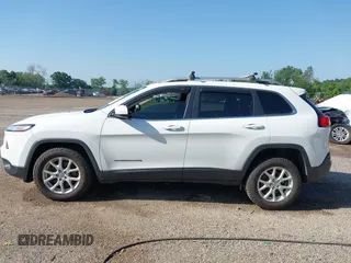 2016 Jeep Cherokee Latitude with VIN 1C4PJMCB7GW371955, listed as a IAAI auction lot 42562529 with 111,826 mi miles and . Bid and sale history available at DreamBid. Image 14.