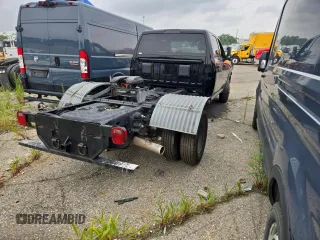 2022 Ram 3500 Tradesman z VIN 3C7WRTCL9NG341605, wystawiony jako Copart lot #64214294 z przebiegiem 84 818 mil mil oraz Nie do naprawy • Non repairable. Historia ofert i sprzedaży dostępna na DreamBid. Obrazek 3.