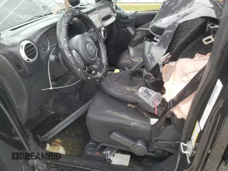2014 Jeep Wrangler Unlimited Sahara z VIN 1C4HJWEG4EL305998, wystawiony jako Copart lot #56377275 z przebiegiem 60 597 mil mil oraz Szkoda całkowita • Salvage title. Historia ofert i sprzedaży dostępna na DreamBid. Obrazek 7.