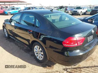 2015 Volkswagen Passat Limited Edition Edition z VIN 1VWAT7A3XFC068792, wystawiony jako IAAI lot #41704551 z przebiegiem 89 388 mil mil oraz . Historia ofert i sprzedaży dostępna na DreamBid. Obrazek 3.