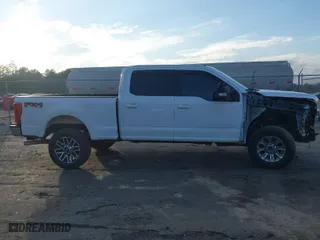 2017 Ford Super Duty F-250 SRW Lariat with VIN 1FT7W2B62HEE68725, listed as a IAAI auction lot 41525112 with 112,202 mi miles. Bid and sale history available at carsss.com. Image 14.