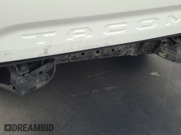 2017 Toyota Tacoma SR z VIN 5TFRX5GN4HX081282, wystawiony jako IAAI lot #42434418 z przebiegiem 184 905 mil mil oraz . Historia ofert i sprzedaży dostępna na DreamBid. Obrazek 17.