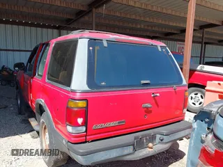 1996 Ford Explorer z VIN 1FMCU24X3TUA68712, wystawiony jako IAAI lot #41976840 z przebiegiem 274 887 mil mil oraz . Historia ofert i sprzedaży dostępna na DreamBid. Obrazek 16.