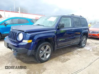 2015 Jeep Patriot Latitude z VIN 1C4NJRFB5FD270374, wystawiony jako IAAI lot #42039211 z przebiegiem 106 665 mil mil oraz . Historia ofert i sprzedaży dostępna na DreamBid. Obrazek 2.
