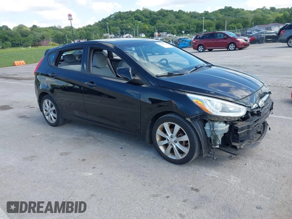 2014 Hyundai Accent SE z VIN KMHCU5AE6EU165345, wystawiony jako IAAI lot #42308781 z przebiegiem 98 216 mil mil oraz . Historia ofert i sprzedaży dostępna na DreamBid. Obrazek 1.