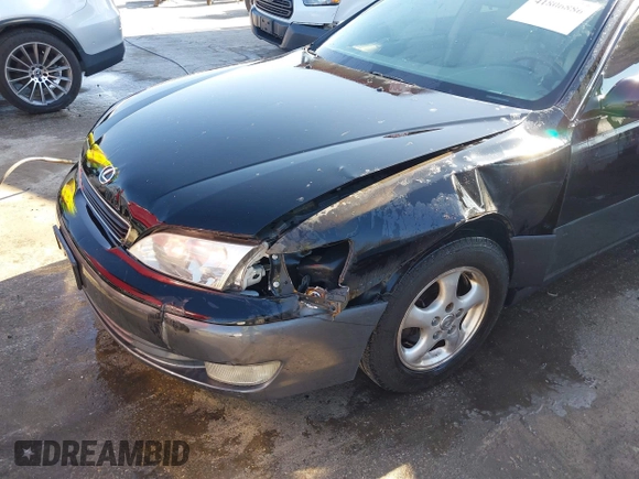 1997 Lexus ES 300 Luxury Sport Sdn with VIN JT8BF22GXV5003056, listed as a IAAI auction lot 41806886 with 130,063 mi miles. Bid and sale history available at carsss.com. Image 6.