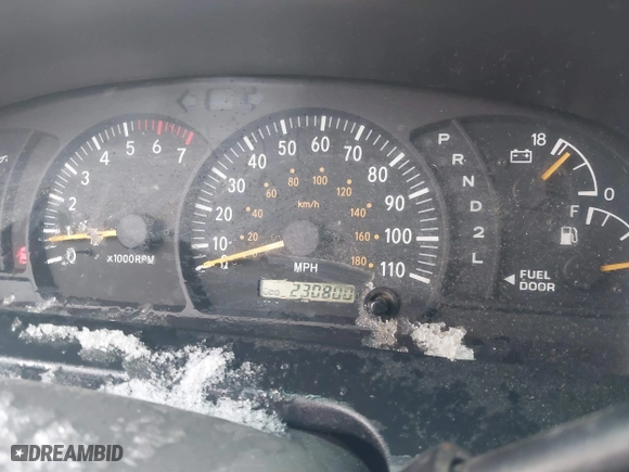 2002 Toyota Tundra SR5 with VIN 5TBBT44182S302560, listed as a IAAI auction lot 41371071 with 230,800 mi miles. Bid and sale history available at carsss.com. Image 7.