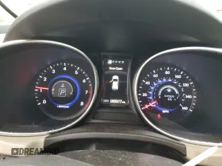 2013 Hyundai Santa Fe Sport z VIN 5XYZU3LB0DG105390, wystawiony jako Copart lot #55672615 z przebiegiem 180 577 mil mil oraz Czysty tytuł • Clean title. Historia ofert i sprzedaży dostępna na DreamBid. Obrazek 9.