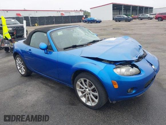 2006 Mazda MX-5 Miata Touring z VIN JM1NC25FX60102209, wystawiony jako IAAI lot #41940771 z przebiegiem 165 003 mil mil oraz . Historia ofert i sprzedaży dostępna na DreamBid. Obrazek 1.