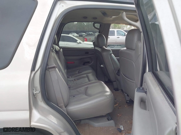 2004 Chevrolet Tahoe LT with VIN 1GNEC13Z34J258811, listed as a IAAI auction lot 41710156 with 322,462 mi miles. Bid and sale history available at carsss.com. Image 8.