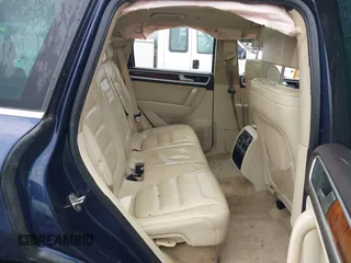 2012 Volkswagen Touareg Lux z VIN WVGEK9BP1CD009751, wystawiony jako IAAI lot #41240224 z przebiegiem Nie podano mil oraz . Historia ofert i sprzedaży dostępna na DreamBid. Obrazek 8.