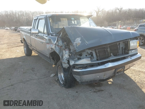 1990 Ford F-150 with VIN 1FTEX15N8LKA81933, listed as a IAAI auction lot 41433501 with 1,170 mi miles. Bid and sale history available at carsss.com. Image 1.