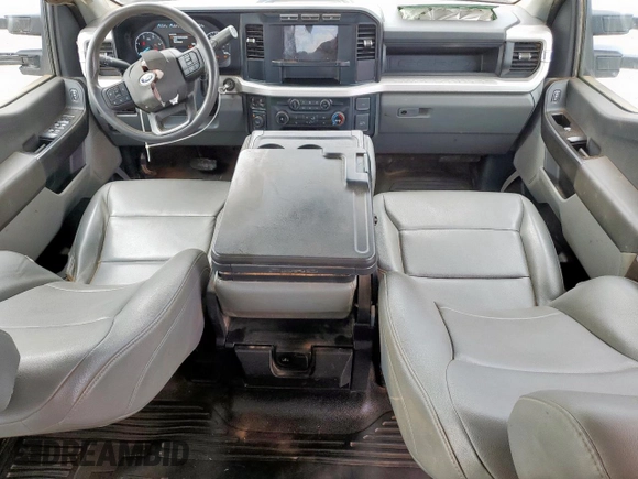 2023 Ford F-250 XL z VIN 1FT7W2BT8PEC30883, wystawiony jako Copart lot #62118535 z przebiegiem 47 949 mil mil oraz Szkoda całkowita • Salvage title. Historia ofert i sprzedaży dostępna na DreamBid. Obrazek 8.