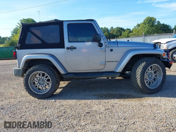 2016 Jeep Wrangler Sahara z VIN 1C4AJWBGXGL120329, wystawiony jako IAAI lot #40239916 z przebiegiem 96 731 mil mil oraz . Historia ofert i sprzedaży dostępna na DreamBid. Obrazek 13.