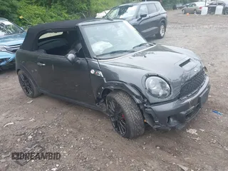2015 MINI Convertible S z VIN WMWZP3C53FT708047, wystawiony jako IAAI lot #42617704 z przebiegiem 24 932 mil mil oraz . Historia ofert i sprzedaży dostępna na DreamBid. Obrazek 1.