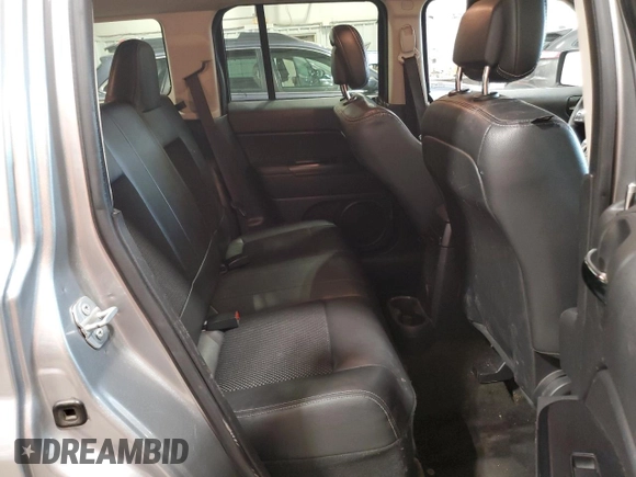 2016 Jeep Patriot Sport z VIN 1C4NJPBA5GD698402, wystawiony jako Copart lot #58601955 z przebiegiem 109 012 mil mil oraz Czysty tytuł • Clean title. Historia ofert i sprzedaży dostępna na DreamBid. Obrazek 11.
