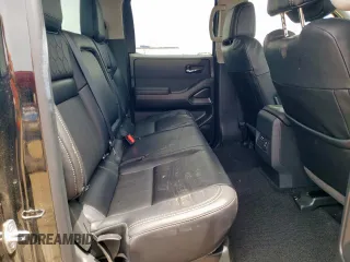 2024 Nissan Frontier Pro-X z VIN 1N6ED1EJ5RN669959, wystawiony jako Copart lot #58217315 z przebiegiem 3 828 mil mil oraz Szkoda całkowita • Salvage title. Historia ofert i sprzedaży dostępna na DreamBid. Obrazek 10.