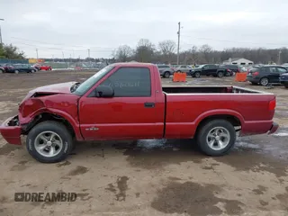 1998 Chevrolet S-10 with VIN 1GCCS144XWK264558, listed as a IAAI auction lot 41560611 with 216,629 mi miles. Bid and sale history available at carsss.com. Image 15.