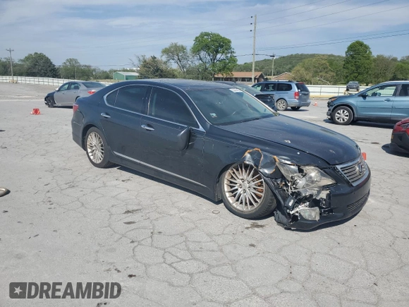 2011 Lexus LS 460 z VIN JTHBL5EF8B5103696, wystawiony jako Copart lot #53824455 z przebiegiem 118 705 mil mil oraz Szkoda całkowita • Salvage title. Historia ofert i sprzedaży dostępna na DreamBid. Obrazek 4.
