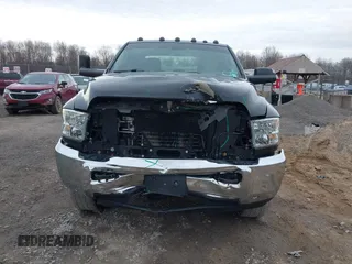 2018 Ram 2500 Tradesman z VIN 3C6UR5HJ9JG189592, wystawiony jako IAAI lot #41919085 z przebiegiem 57 154 mil mil oraz . Historia ofert i sprzedaży dostępna na DreamBid. Obrazek 13.