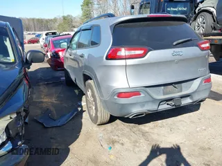 2017 Jeep Cherokee Altitude z VIN 1C4PJLASXHW649973, wystawiony jako IAAI lot #41672054 z przebiegiem 190 000 mil mil oraz . Historia ofert i sprzedaży dostępna na DreamBid. Obrazek 3.