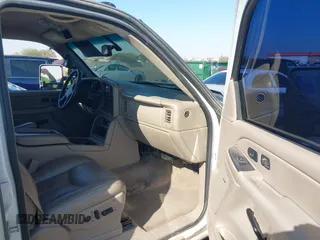 2005 Chevrolet Silverado 3500 SRW LT with VIN 1GCHK33215F897250, listed as a IAAI auction lot 41468908 with 386,679 mi miles. Bid and sale history available at carsss.com. Image 5.
