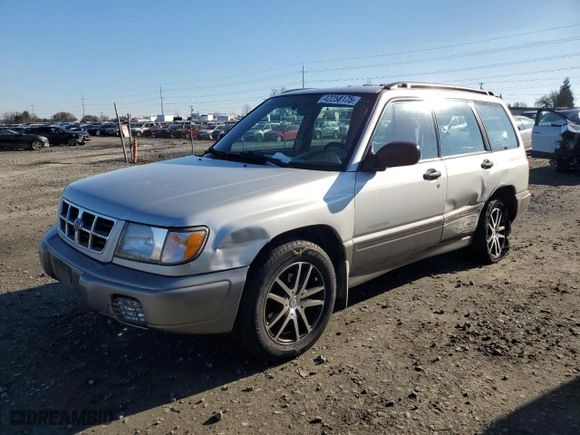 2000 Subaru Forester S with VIN JF1SF6557YH720199, listed as a Copart auction lot 42258175 with 134,800 mi miles and Salvage Title. Bid and sale history available at carsss.com. Image 1.