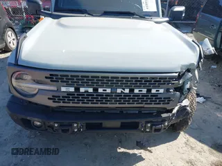 2023 Ford Bronco z VIN 1FMEE5DP7PLB81565, wystawiony jako IAAI lot #41891295 z przebiegiem 27 890 mil mil oraz . Historia ofert i sprzedaży dostępna na DreamBid. Obrazek 12.