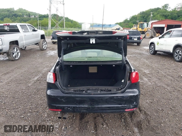 2013 Volkswagen Jetta SE z VIN 3VWDP7AJXDM289031, wystawiony jako IAAI lot #42325596 z przebiegiem 157 774 mil mil oraz . Historia ofert i sprzedaży dostępna na DreamBid. Obrazek 16.