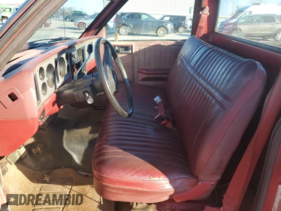 1982 GMC Sonoma z VIN 1GTCS14B0C8510847, wystawiony jako Copart lot #88016755 z przebiegiem 115 197 mil mil oraz Szkody całkowita. Historia ofert i sprzedaży dostępna na DreamBid. Obrazek 7.