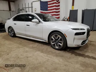 2023 BMW i7 xDrive60 z VIN WBY53EJ07PCL47356, wystawiony jako Copart lot #46454134 z przebiegiem 11 710 mil mil oraz . Historia ofert i sprzedaży dostępna na DreamBid. Obrazek 4.