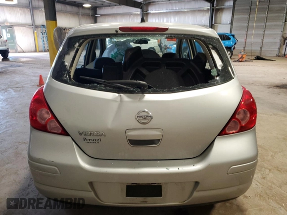 2009 Nissan Versa SL z VIN 3N1BC13E99L372095, wystawiony jako Copart lot #53188755 z przebiegiem 227 475 mil mil oraz Szkoda całkowita • Salvage title. Historia ofert i sprzedaży dostępna na DreamBid. Obrazek 6.