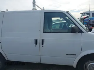 1998 GMC Safari Cargo with VIN 1GTDM19W5WB533168, listed as a IAAI auction lot 41402938 with 239,070 mi miles. Bid and sale history available at carsss.com. Image 13.