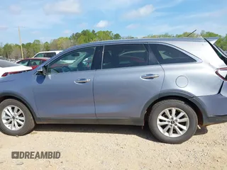 2020 Kia Sorento S z VIN 5XYPG4A57LG667674, wystawiony jako IAAI lot #41956371 z przebiegiem 103 976 mil mil oraz . Historia ofert i sprzedaży dostępna na DreamBid. Obrazek 14.