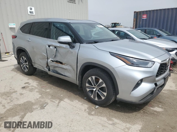 2021 Toyota Highlander XLE z VIN 5TDGZRBH4MS081292, wystawiony jako Copart lot #53674315 z przebiegiem 85 895 mil mil oraz Szkoda całkowita • Salvage title. Historia ofert i sprzedaży dostępna na DreamBid. Obrazek 4.